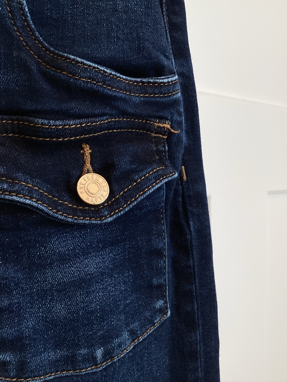 KUT From the Kloth Wide Leg Meg Jean High Rise Button Patch Pocket 8 Dark Rinse - Picture 5 of 12